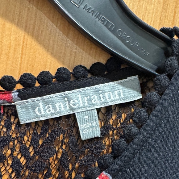 Daniel Rainn Black Floral Women's Top - Picture 2 of 7